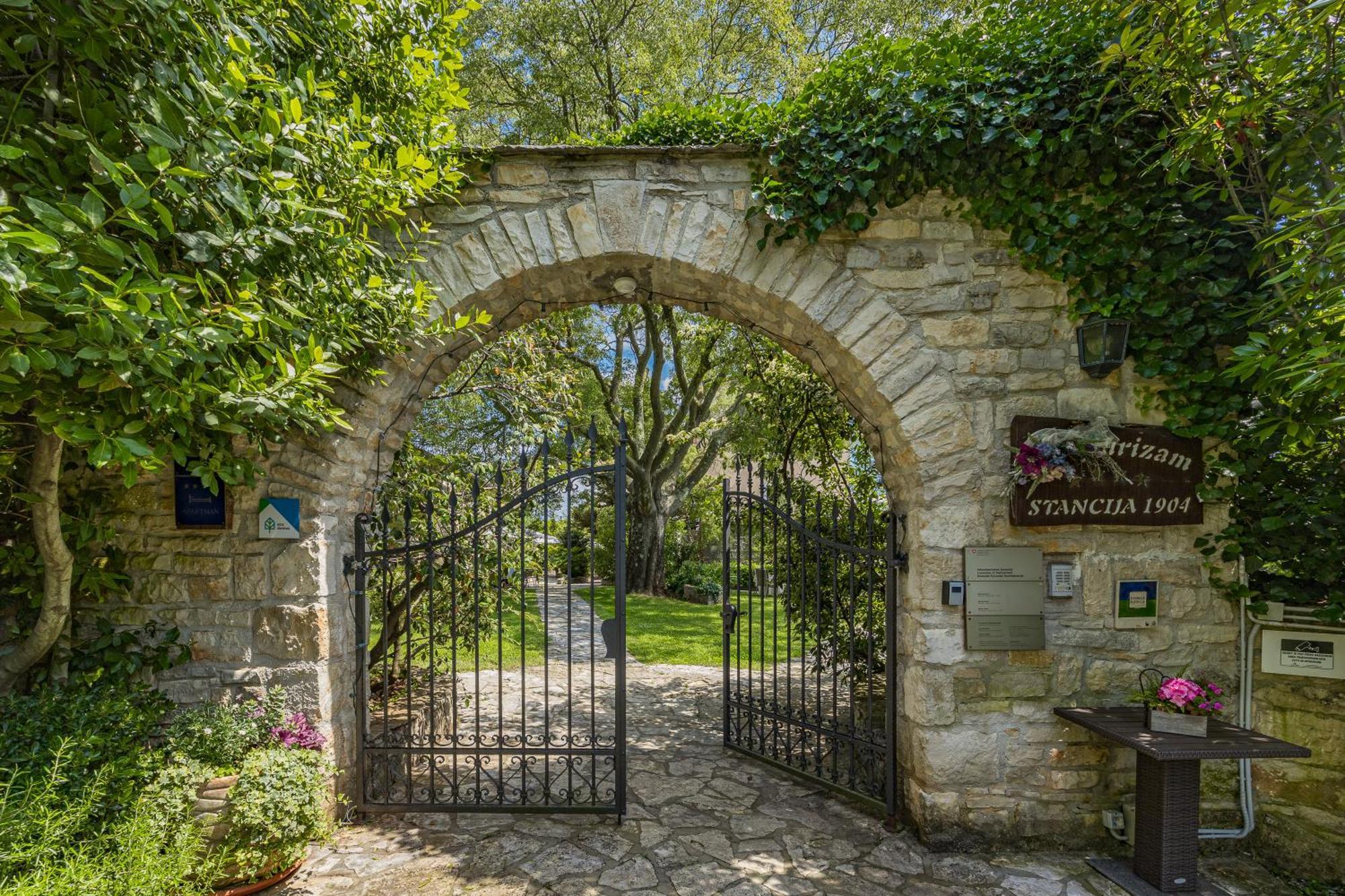 Boutique B&B Stancija 1904 Adults Only สเวตวินเชนัต ภายนอก รูปภาพ